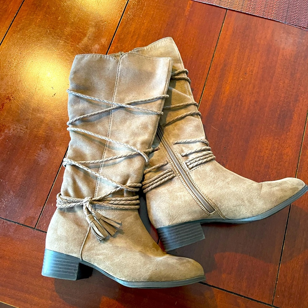Like NEW American Eagle Girls Faux suede Boots